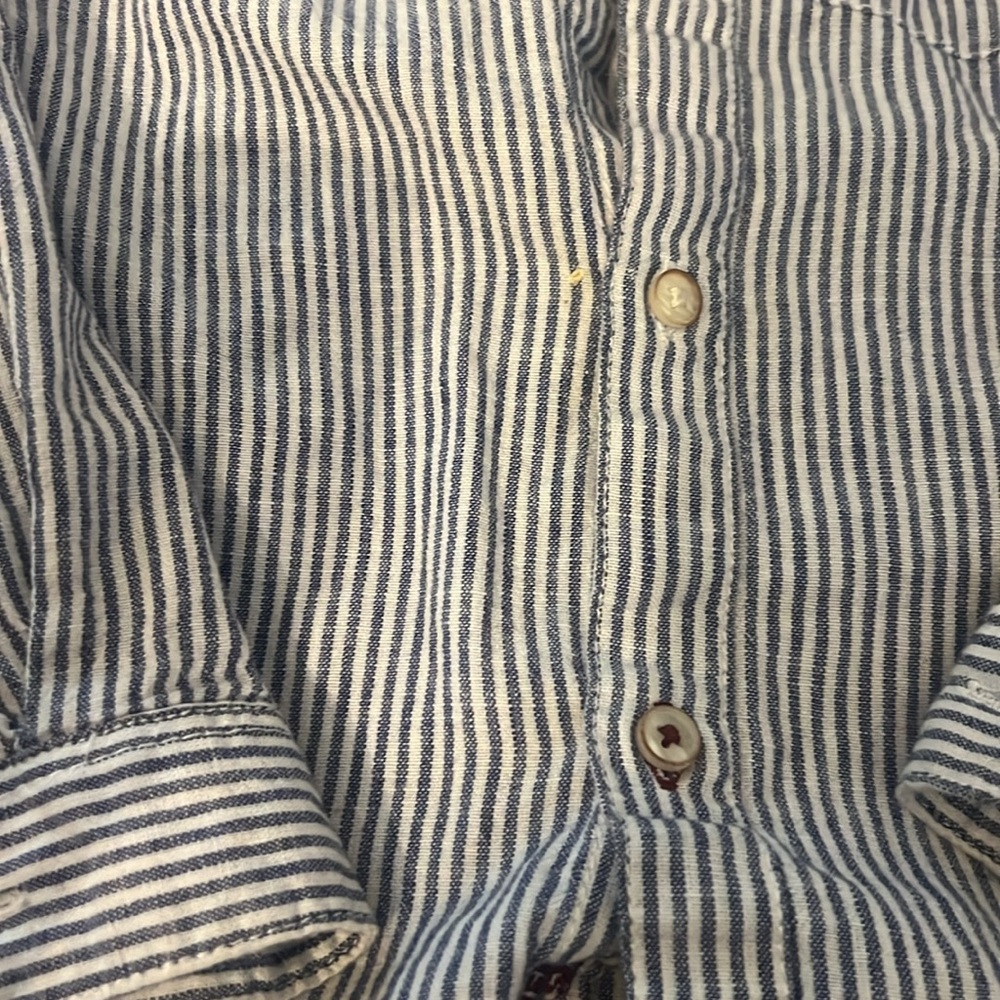 Great perfect condition button down - Picture 3 of 3